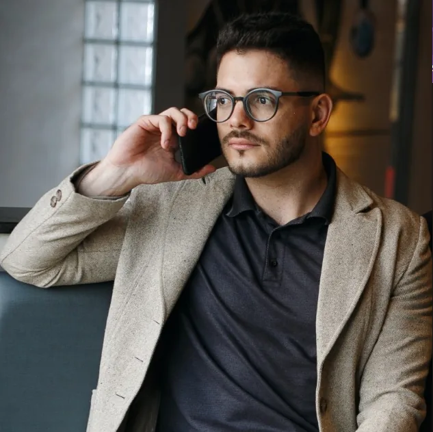 Adriano, sócio fundador e especialista em vendas da Ágil Marketing